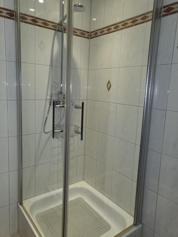 Tritt Ein Bring Glueck Herein - Exquisite 75 Qm - Messenaehe - Parkplatz - Flughafennaehe Дюселдорф Екстериор снимка